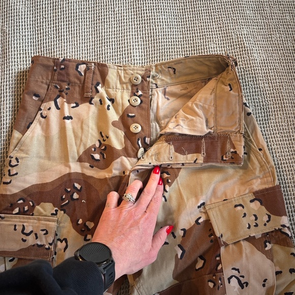 Urban Renewal Desert “chocolate chip” camouflage cargo pants - Picture 3 of 9